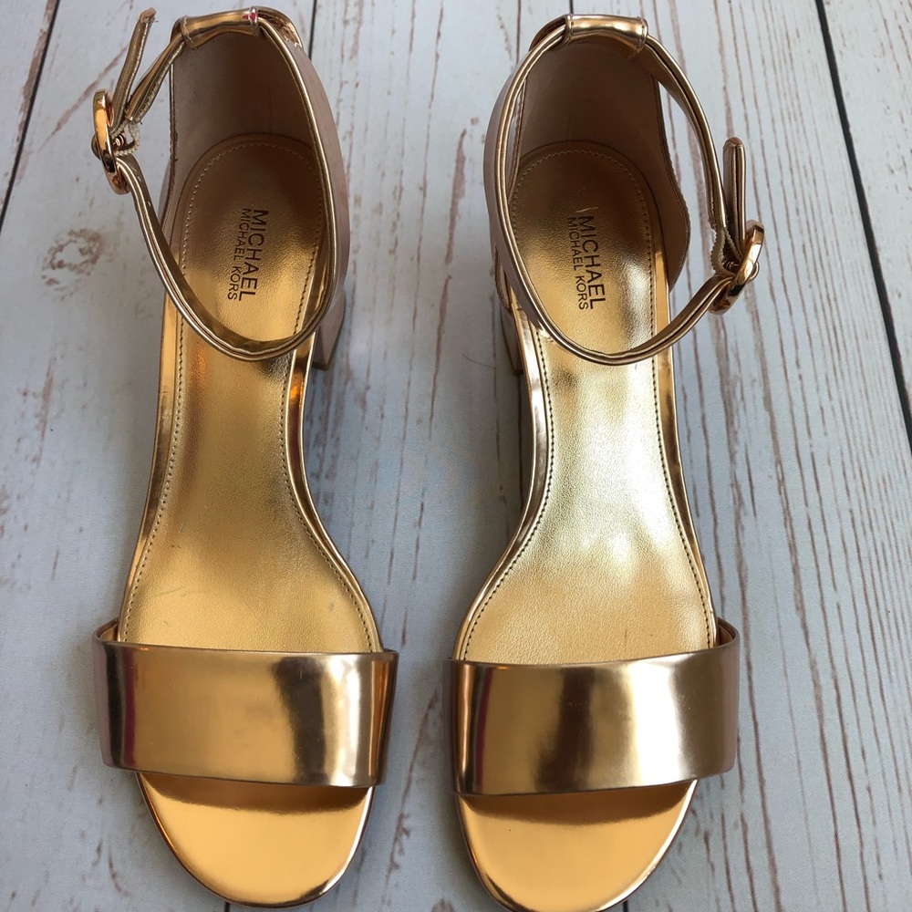 NWOT - Gold Michael Kors Block heels - Size 9